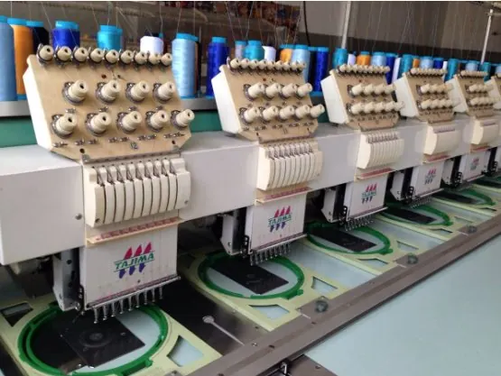 Máquina bordadora industrial multi-cabezal